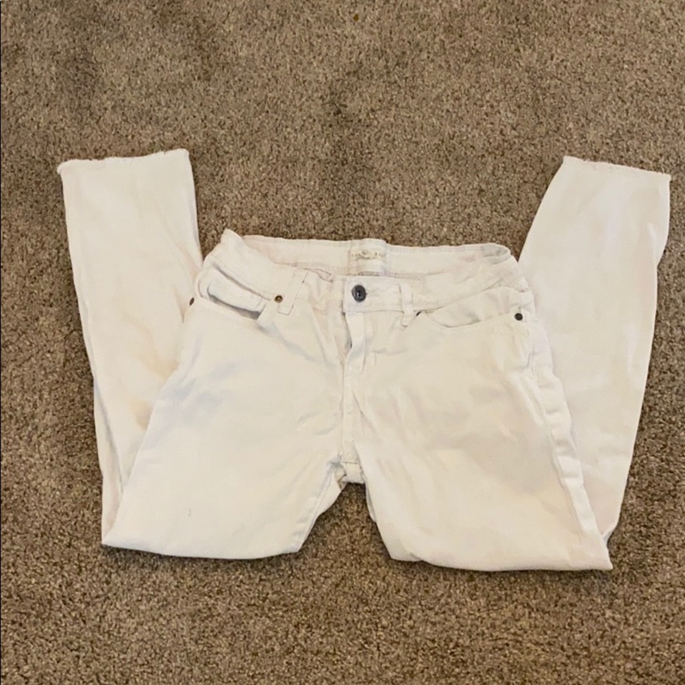 Im selling white jeans for girls between 9 and 12